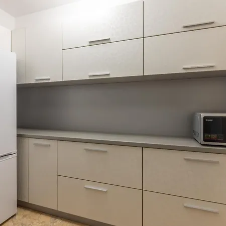 דירה Budget Flat Near Market & Bus Station וארנה