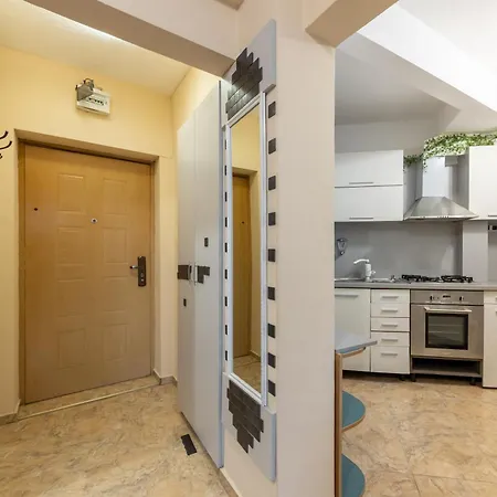Budget Flat Near Market & Bus Station וארנה