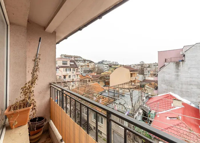 Budget Flat Near Market & Bus Station Апартаменты *