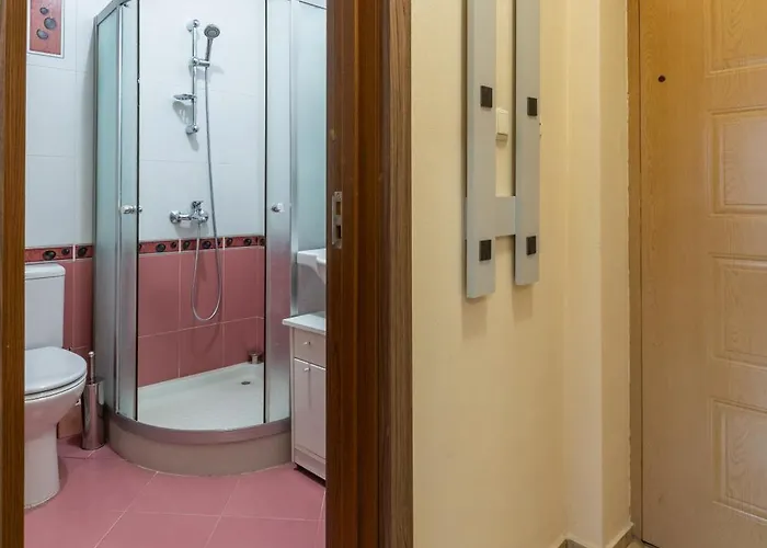 Budget Flat Near Market & Bus Station Апартаменты *