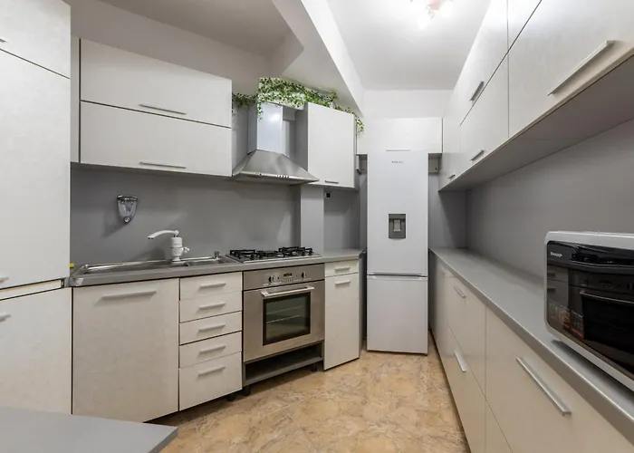 Budget Flat Near Market & Bus Station Апартаменты Варна