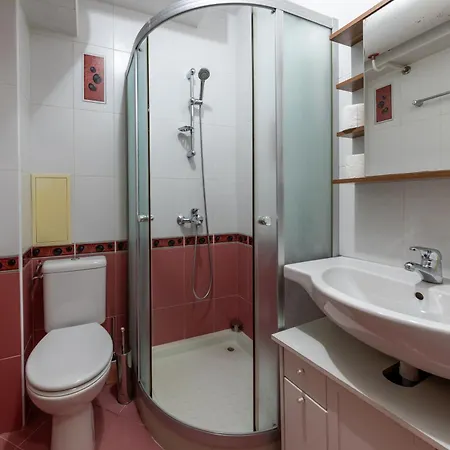 Budget Flat Near Market & Bus Station וארנה