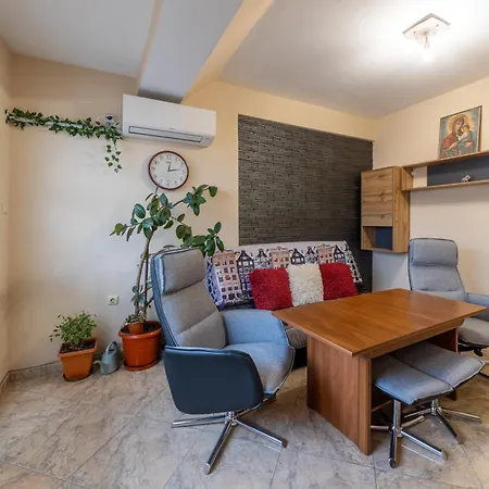 Budget Flat Near Market & Bus Station וארנה