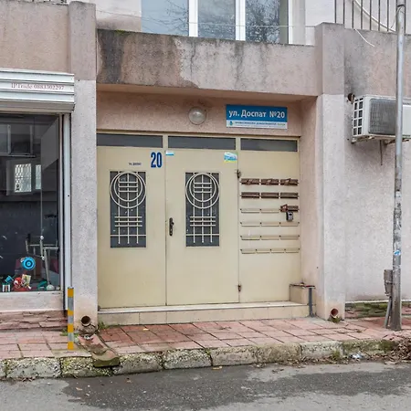 Budget Flat Near Market & Bus Station