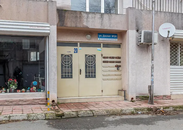 Budget Flat Near Market & Bus Station